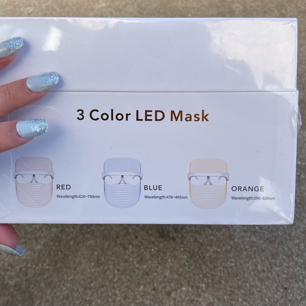 NEW 3-Color Light Facial Tool - Picture 11 of 12